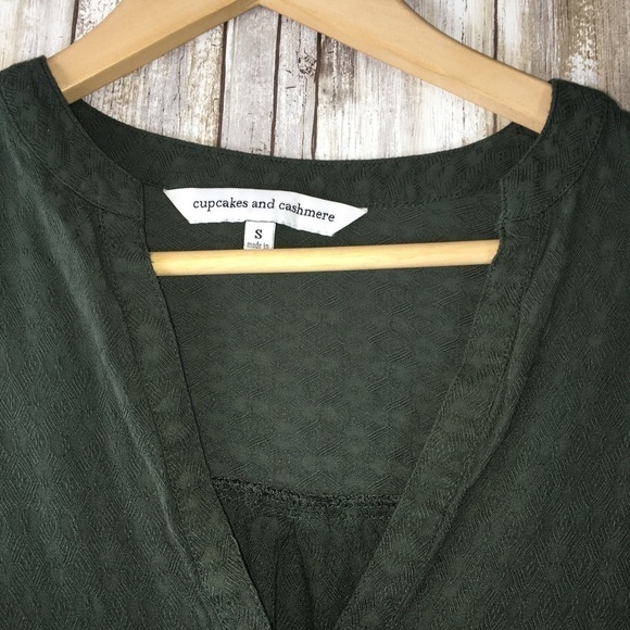 Cupcakes & Cashmere Green Blouse - Picture 4 of 4